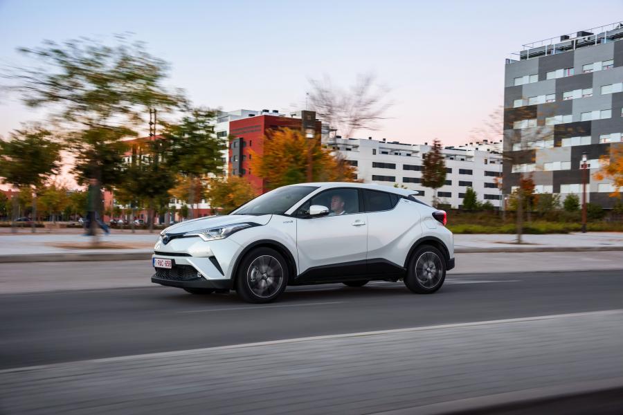  Toyota C-HR Hybrid 2016 года  (WW) (фото 25 из 31)